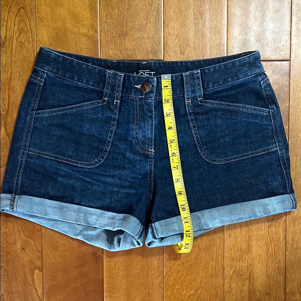 LOFT Original Dark Wash Jean Shorts Size 6 Blue Cuff Classic Casual Coastal - Picture 6 of 6